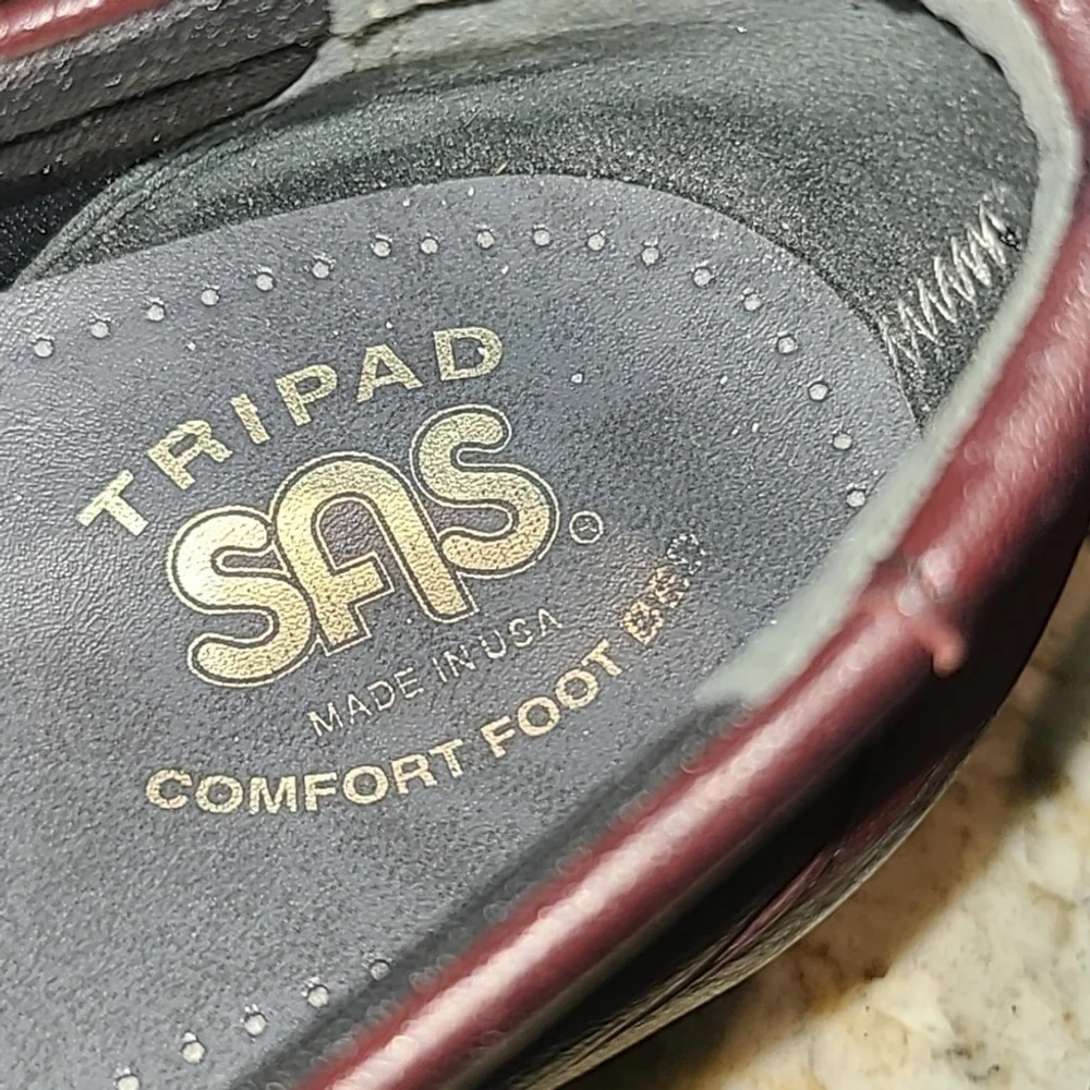 SAS women's Loafers. Sz9.5 in Excellent condition. Antique wine (#1588)